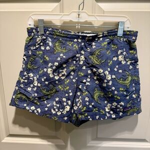 Patagonia Barely Baggies Women’s Shorts Sz Small Alligators Flowers Rare Pattern